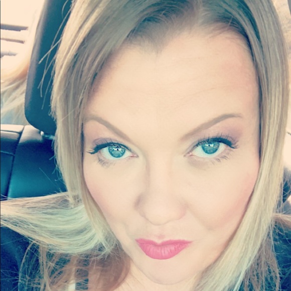 Meet your Posher, Heather - Picture 2 of 4